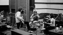 In “New Advision” Studios, working on Fragile, L-R: drummer Bill Bruford, bassist Chris Squire, guitarist Steve Howe, singer Jon Anderson and keyboardist Rick Wakeman