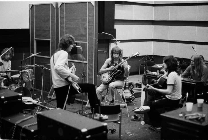 In “New Advision” Studios, working on Fragile, L-R: drummer Bill Bruford, bassist Chris Squire, guitarist Steve Howe, singer Jon Anderson and keyboardist Rick Wakeman