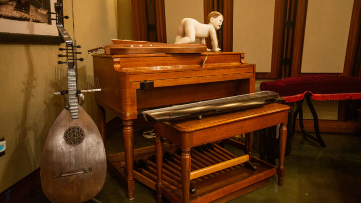 The Hammond organ, always at the ready.