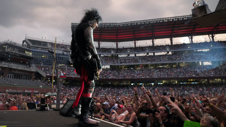 Nikki Sixx peers into the crowd on The Stadium Tour at Truist Park in Atlanta, Georgia. Photo: Kevin Mazur/Getty Images for Live Nation.