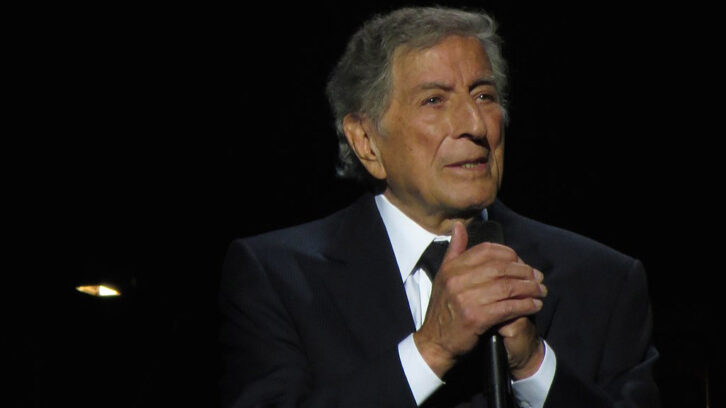 Tony Bennett in 2015. Photo: cc-by-2.0 / Marcen27 - https://commons.wikimedia.org/wiki/File:Tony_Bennett_%26_Lady_GaGa,_Cheek_to_Cheek_Tour_04.jpg - Cropped.