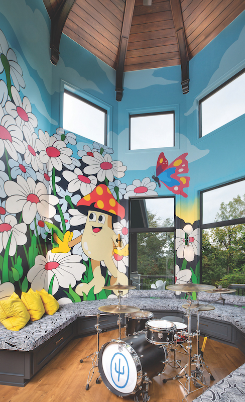 Haverstick was inspired by the DABSMYLA mural in the high-ceilinged sunroom directly above the roughly octagonal-shaped tracking space. PHOTO: Columbus Pics.