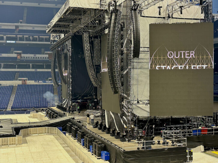 The production carried the largest system of Outline GTO loudspeakers used yet on a major American tour.