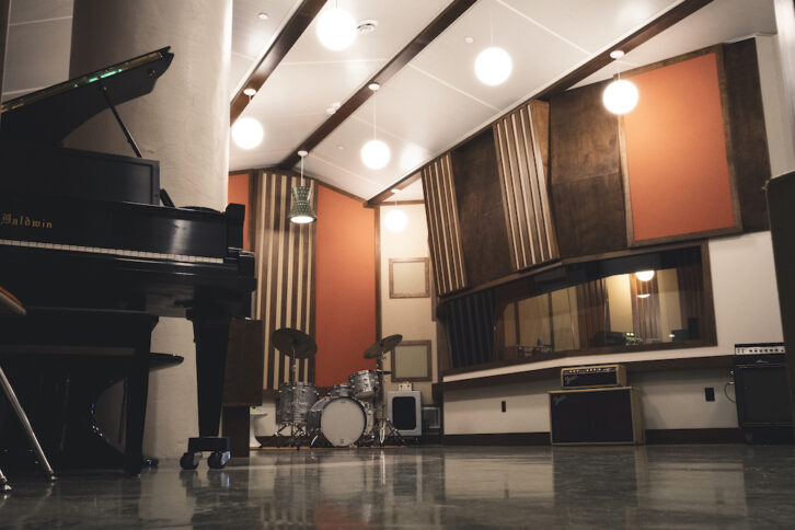 The angled ceiling in the spacious Southern Grooves live room wassomething that Ross-Spang picked up from his years working in Sun Studios and Phillips Recording. Photo: Cody Fletcher.