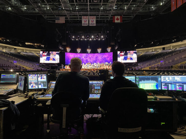 When the Andre Reiu tour hit New York’s UBS Arena, 102-year-old guest saxophonist Dominick Critelli (on screens) sat in with the violinist and his 60-piece orchestra.