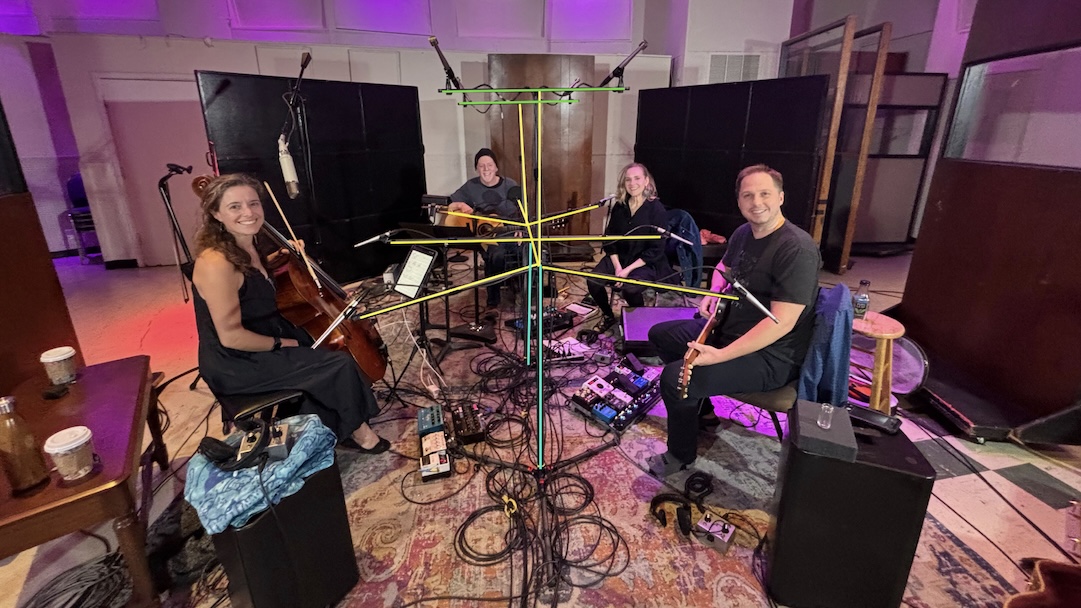 IDL’s carbon fiber microphone array supports a 7.0.4 Dolby Atmos configuration and is seen here from the listener’s perspective, with Willy Porter at the center-channel mic. PHOTO: Adrian Weidmann/Nader Dall. immersive music