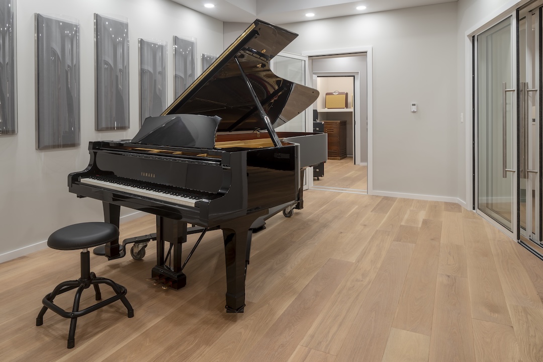 Iso 1 was designed to ensure sightlines, and the triple-sliding doors to the right make it easy to move the 9-foot Yamaha grand piano into the main room if desired. Photo: Jonathan Thrasher.