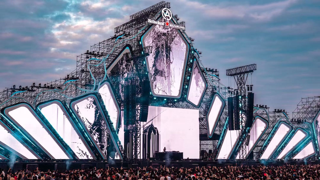 Adamson’s new Vergence Group Series made its debut at Vision and Colour Music Festival