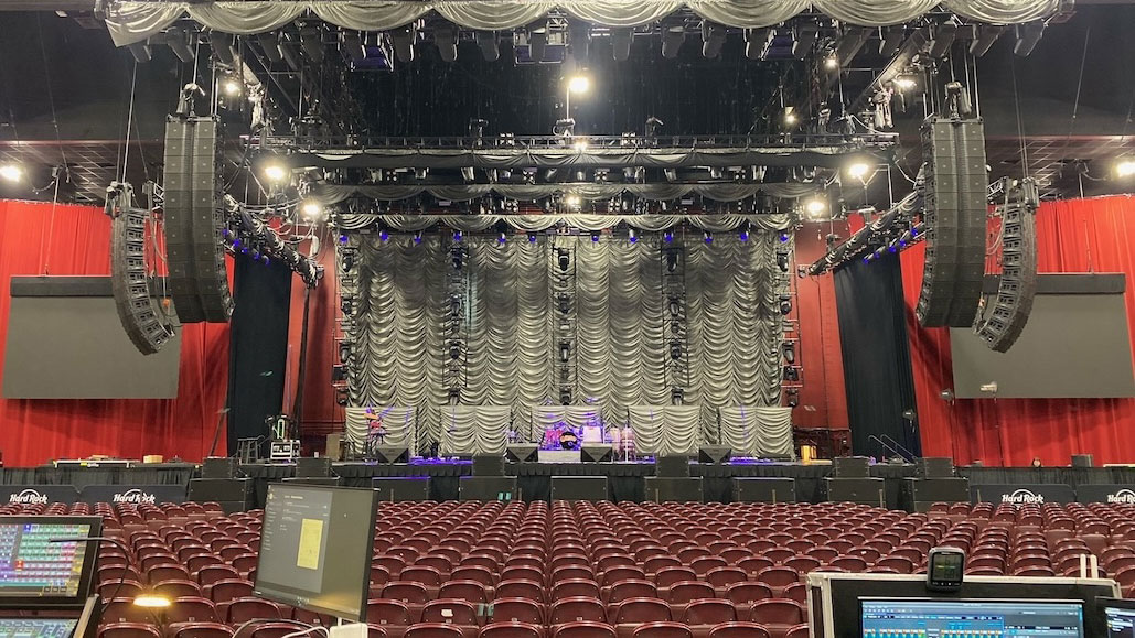 For Heart's current tour, FOH engineer Gary Hartung spec'd a JBL Professional VTX V25 loudspeaker system for the P.A.
