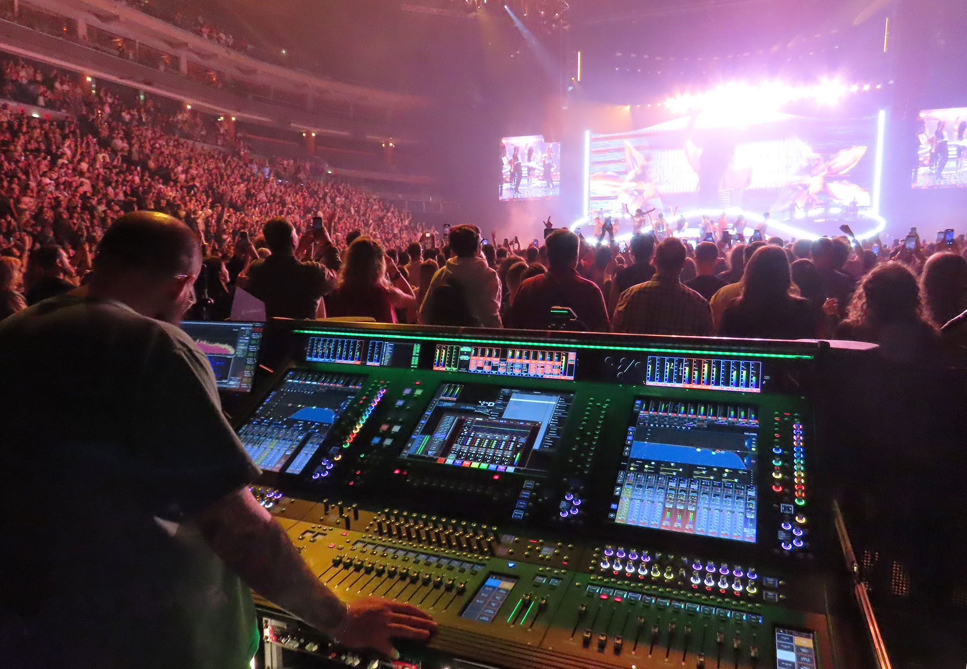 Engineers Choose DiGiCo Quantum852 for Dua Lipa's Radical Optimism