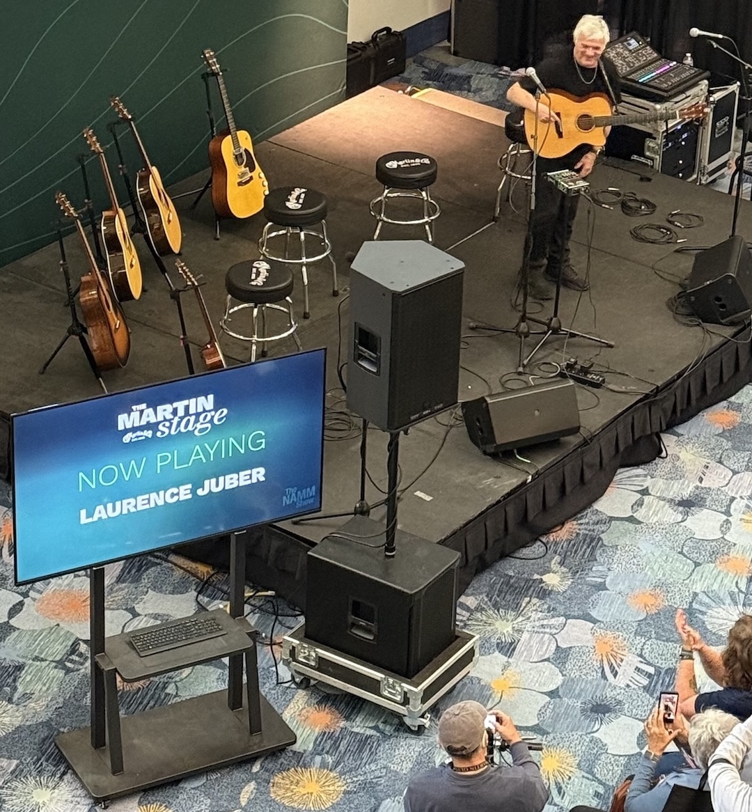 Former guitarist with Paul McCartney & WIngs Lawrence Juber thrilled the crowd with acoustic pyrotechnics.