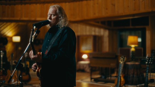 Warren Haynes singing live at Power Station New England. Photo: Evan St. Martin.