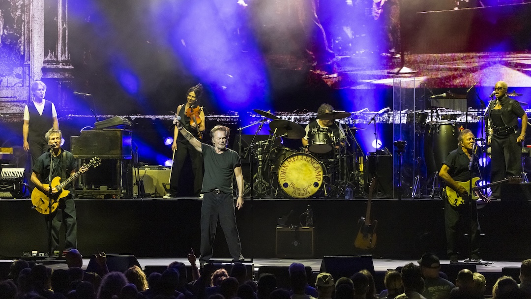 Mellencamp’s eight-piece backing band tore through 23 songs a night, 19 of which were Top 40 hits. Photo: Scott Legato/Getty Images for Live Nation