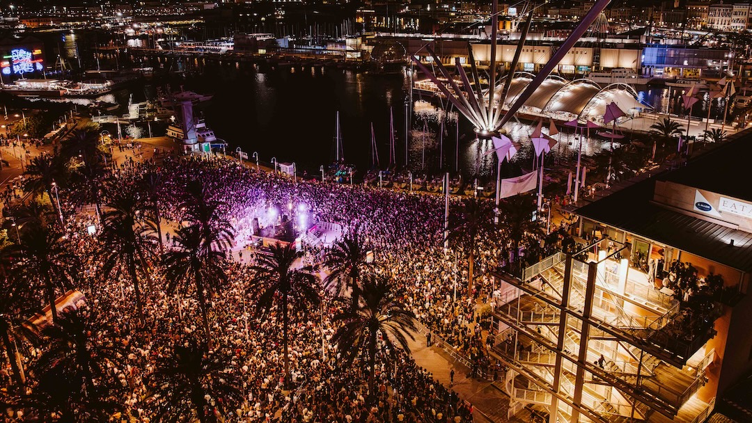 Show Technologies' Outline GTO C-12 system covered the crowd.