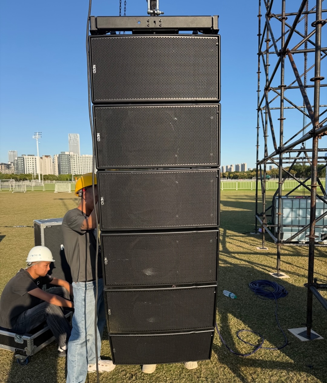 One of the Nexo Geo M line array hangs at the main stage.
