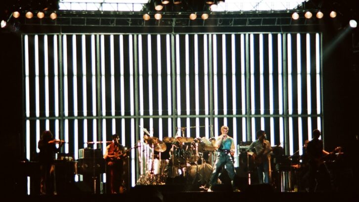 David Bowie performs on stage at Earls Court Arena on August 28th, 1978 in London, England. (L-R) Simon House, Carlos Alomar, Dennis Davis, David Bowie, George Murray and Adrian Belew. Photo: Pete Still/Redferns/Getty Images.